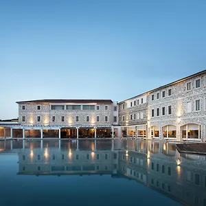 vizitați hotelul