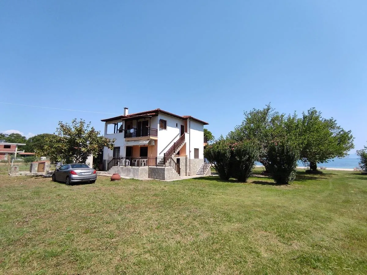 Bright, Beachfront Apartment With Free Parking And Garden Vourvourou Greece